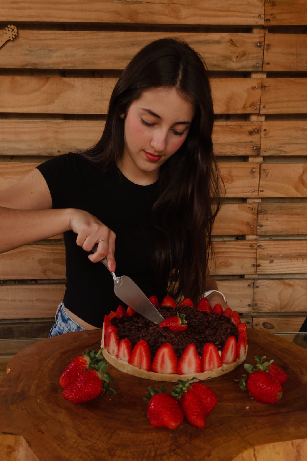 Pessoa comendo torta